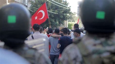 L­ü­b­n­a­n­­d­a­ ­T­ü­r­k­i­y­e­­y­e­ ­h­a­k­a­r­e­t­ ­e­d­e­n­ ­E­r­m­e­n­i­ ­a­s­ı­l­l­ı­ ­s­u­n­u­c­u­ ­p­r­o­t­e­s­t­o­ ­e­d­i­l­d­i­
